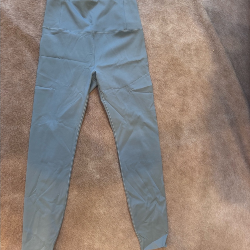 Vuori High Waisted Leggings - Sz M